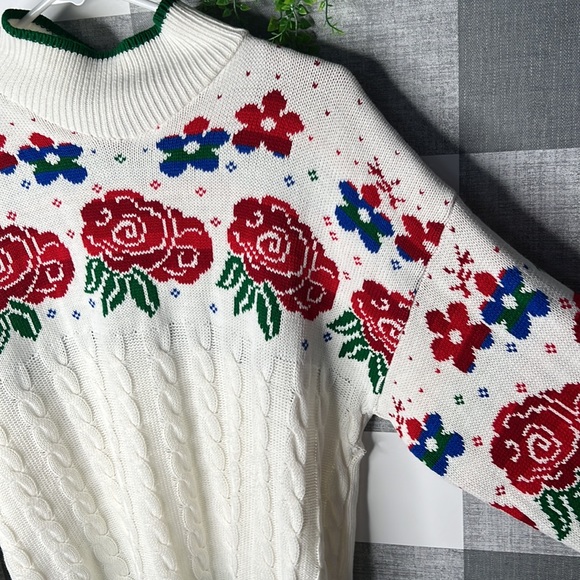 VTG knitted Woman’s Sweater - Picture 3 of 5